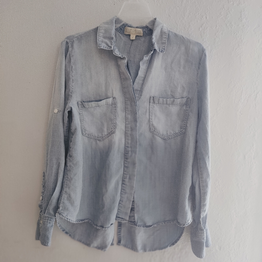 Woman's Longsleeve Chambray Top